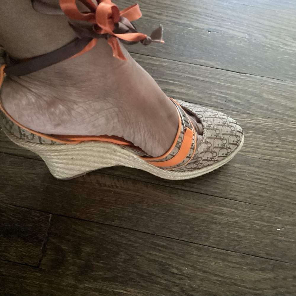 *DIOR* monogram closed toe ribbon strap.8.5